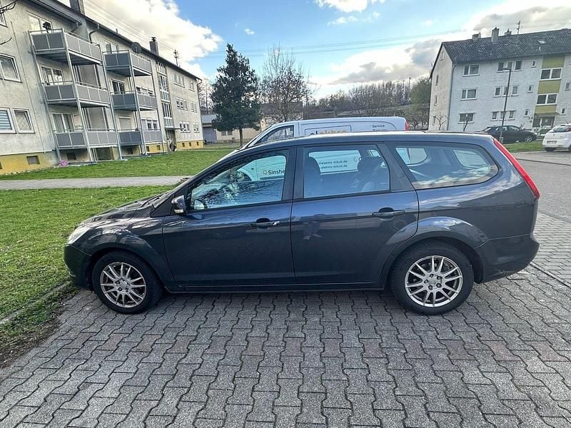 Gebraucht Ford Focus 106 PS (77 kW) 2011 Kombi