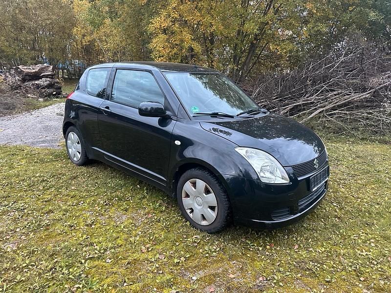 Schwarz Gebraucht 2006 Suzuki Swift Kleinwagen | 800 € (Fairer Preis) - Bild 1/4