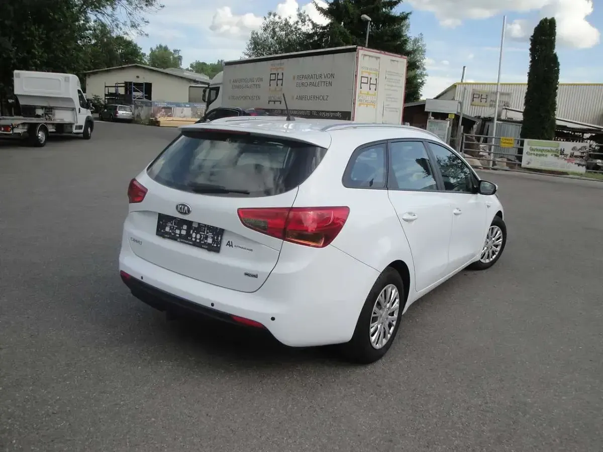 Gebraucht Kia Ceed 90 PS (66 kW) 2014 Weiß Kleinwagen