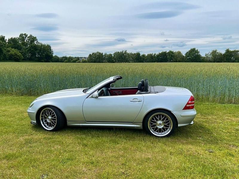 Gebraucht Mercedes SLK320 218 PS (160 kW) 2001 Silber Cabrio