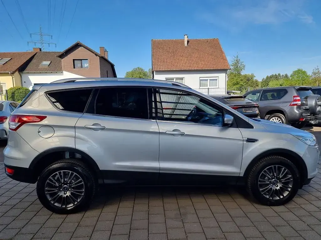 Usado Ford Kuga Titanium 163 HP (119 kW) 2014 Prateado SUV
