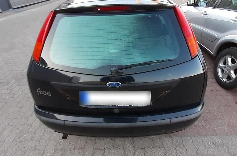 Gebraucht Ford Focus 75 PS (55 kW) 2002 Schwarz Kleinwagen