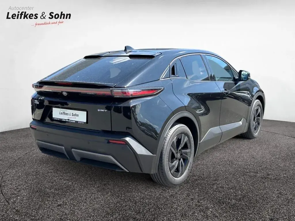 Neu Toyota C-HR+ 164 kW (224 PS) 2026 Attitude back metallic SUV