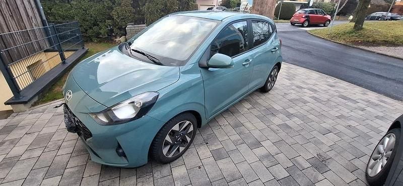 Grün Gebraucht 2024 Hyundai i10 Trend Kleinwagen | 17.600 € (Fairer Preis) - Bild 1/4