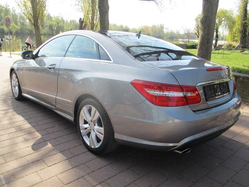 Gebraucht Mercedes E350 AMG 231 PS (169 kW) 2009 Silber Coupé