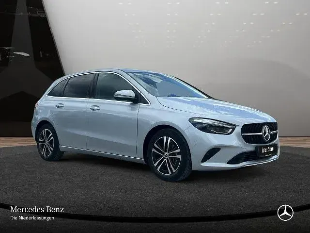 Gebraucht Mercedes B200 Advanced Plus 163 PS (119 kW) 2025 Silber Van / Kleinbus
