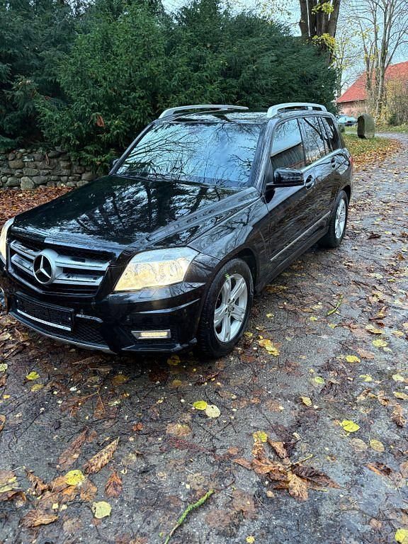 Schwarz Gebraucht 2011 Mercedes GLK350 SUV | 7.950 € (Fairer Preis) - Bild 1/4