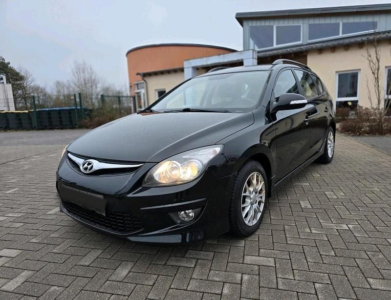 Schwarz Gebraucht 2011 Hyundai i30 Kombi | 2.500 € (Guter Preis) - Bild 1/4