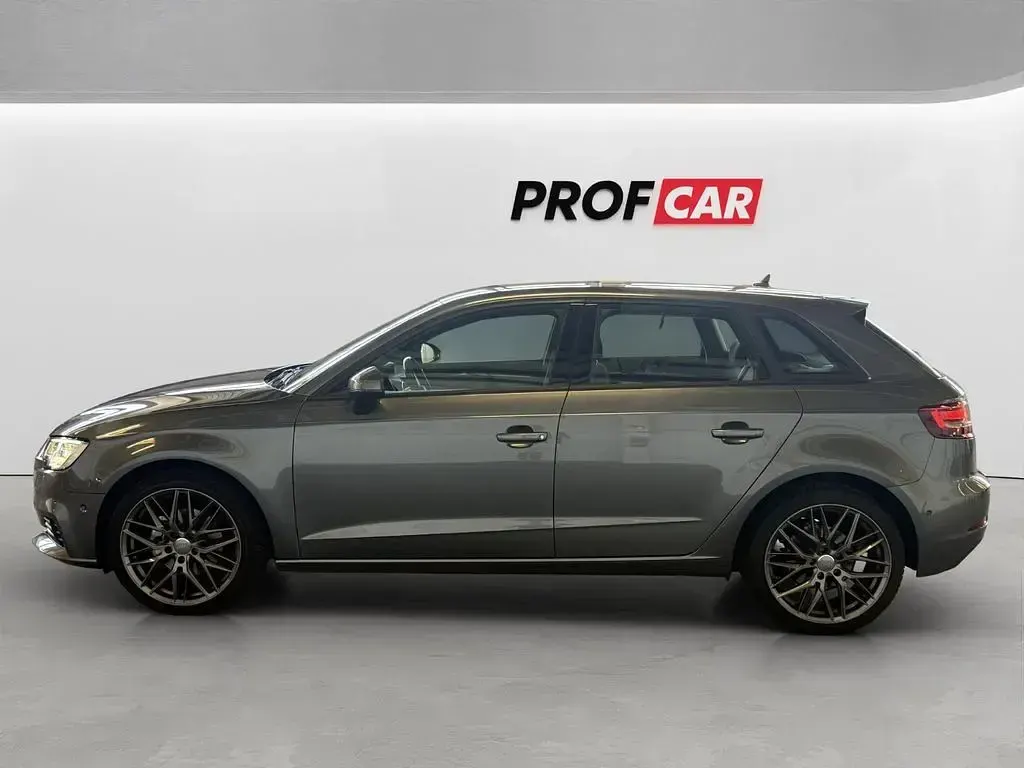 Gebraucht Audi A3 Sport 116 PS (85 kW) 2018 Grau Limousine