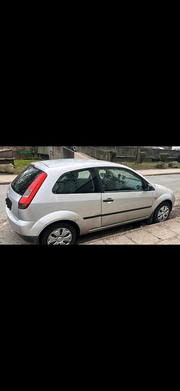 Gebraucht Ford Fiesta 80 PS (58 kW) 2005 Silber Kleinwagen