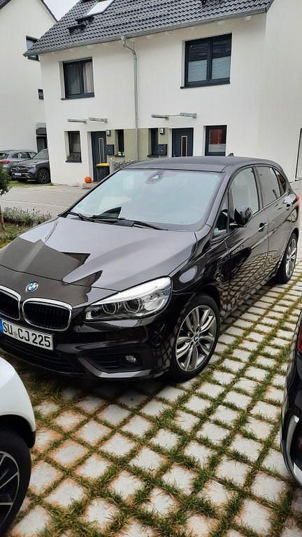 Braun Gebraucht 2015 BMW 220 Active Tourer Sport Line Van / Kleinbus | 10.900 € (Guter Preis) - Bild 1/4