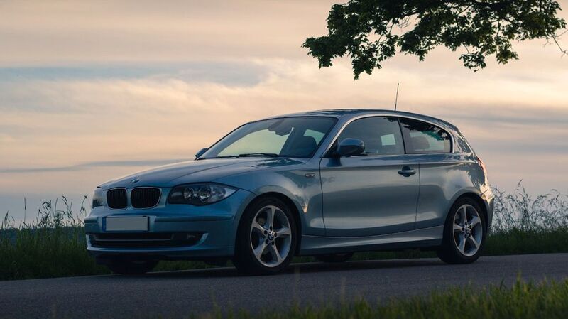 Blau Gebraucht 2011 BMW 118 M Sport Kleinwagen | 5.599 € (Superpreis) - Bild 1/4