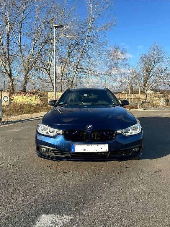 Gebraucht BMW 320 Advantage 184 PS (135 kW) 2019 Blau Kombi