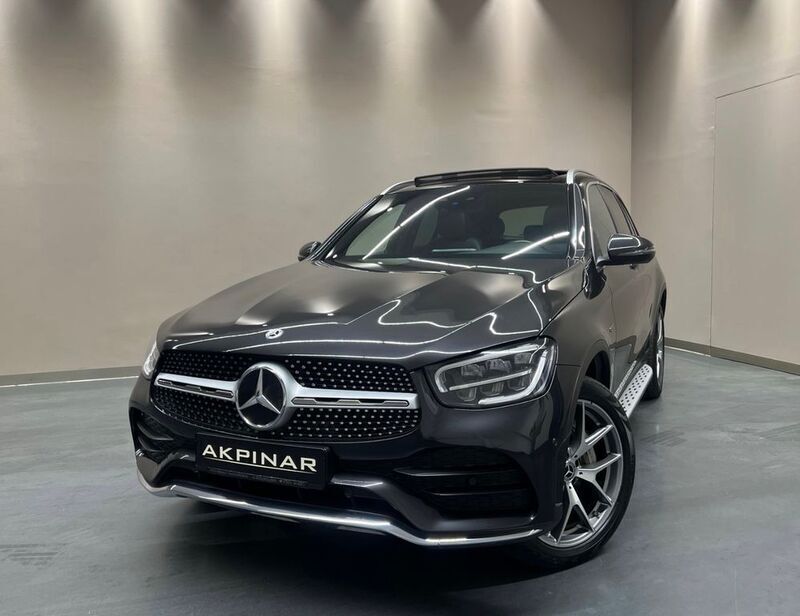 Grau grafitgrau metallic Gebraucht 2021 Mercedes GLC300e AMG line SUV | 38.750 € (Fairer Preis) - Bild 1/4