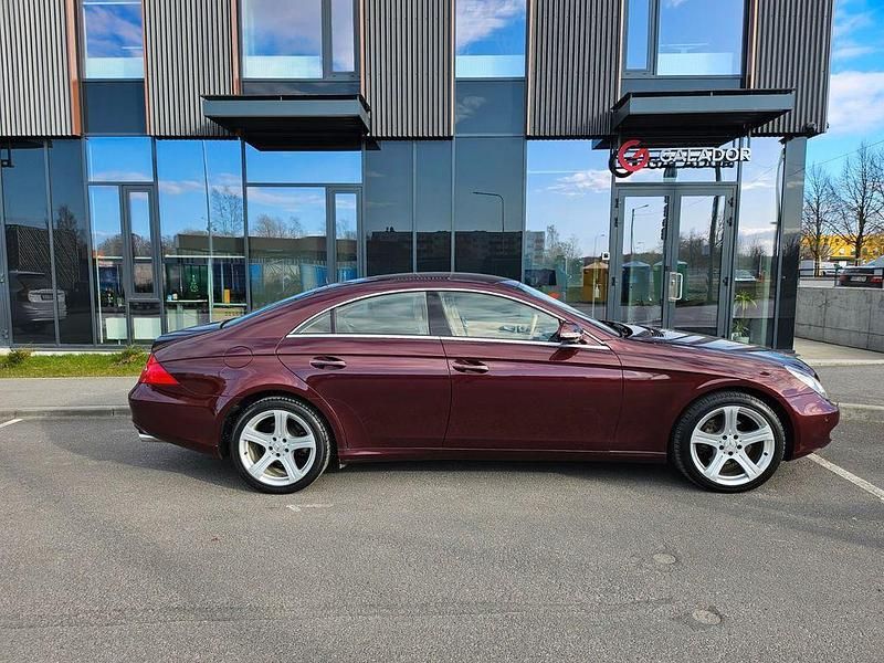 Rot Gebraucht 2006 Mercedes CLS320 Limousine | 13.900 € (Etwas zu teuer) - Bild 1/4