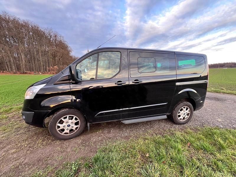 Gebraucht Ford Tourneo Titanium 155 PS (114 kW) 2013 Schwarz Van / Kleinbus