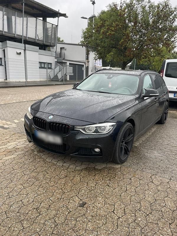 Schwarz Gebraucht 2017 BMW 330 Kombi | 17.500 € (Fairer Preis) - Bild 1/4