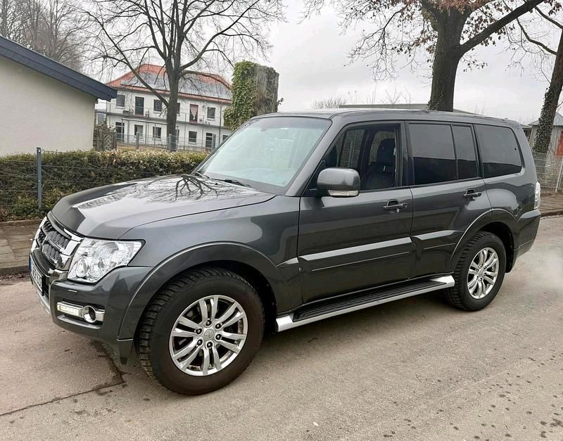 Gebraucht Mitsubishi Pajero 190 PS (139 kW) 2016 Grau SUV