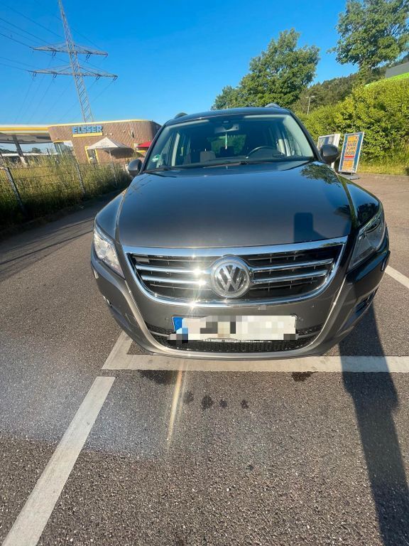 Grau Gebraucht 2010 VW Tiguan Freestyle SUV | 11.900 € (Etwas zu teuer) - Bild 1/4