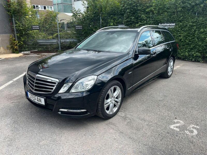 Schwarz Gebraucht 2011 Mercedes E200 Avantgarde Kombi | 7.900 € (Superpreis) - Bild 1/4