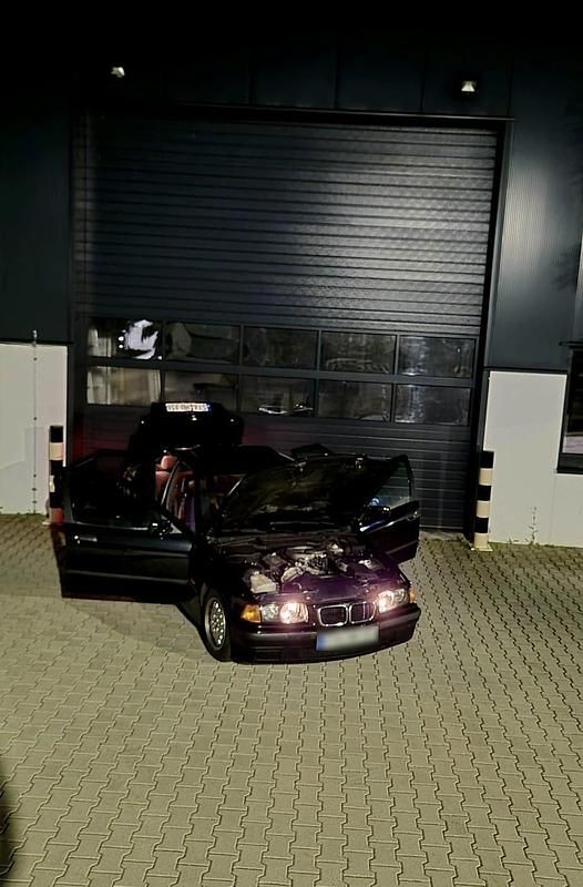 Gebraucht BMW 316 102 PS (75 kW) 1996 Schwarz Limousine