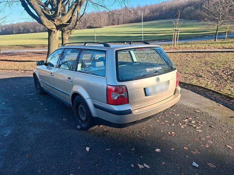 Gebraucht VW Passat 150 PS (110 kW) 2001 Gold Kombi