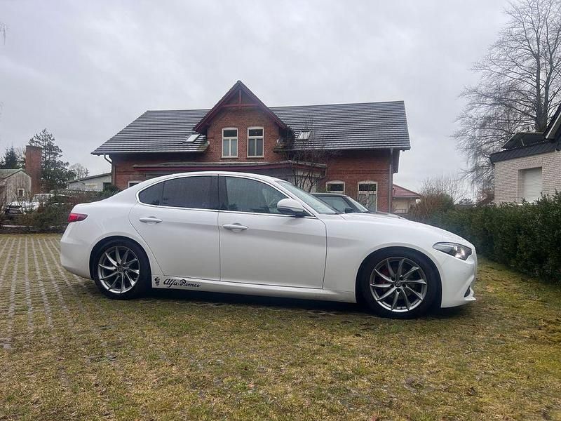 Gebraucht Alfa Romeo Giulia Super 179 PS (131 kW) 2016 Weiß Limousine