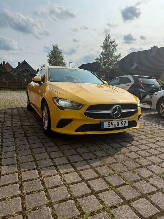 Gelb Gebraucht 2020 Mercedes CLA180 Shooting Brake Kombi | 14.000 € (Guter Preis) - Bild 1/4