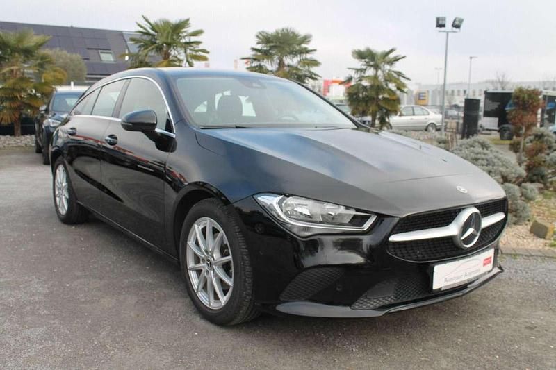 Gebraucht Mercedes CLA180 Shooting Brake 136 PS (100 kW) 2022 Schwarz Kombi