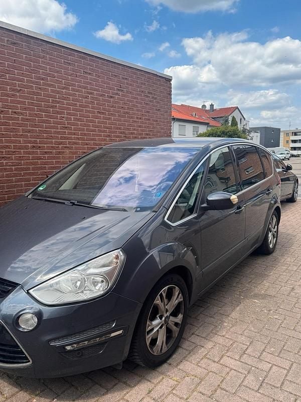 Grau Gebraucht 2010 Ford S-MAX S Van / Kleinbus | 3.800 € - Bild 1/4