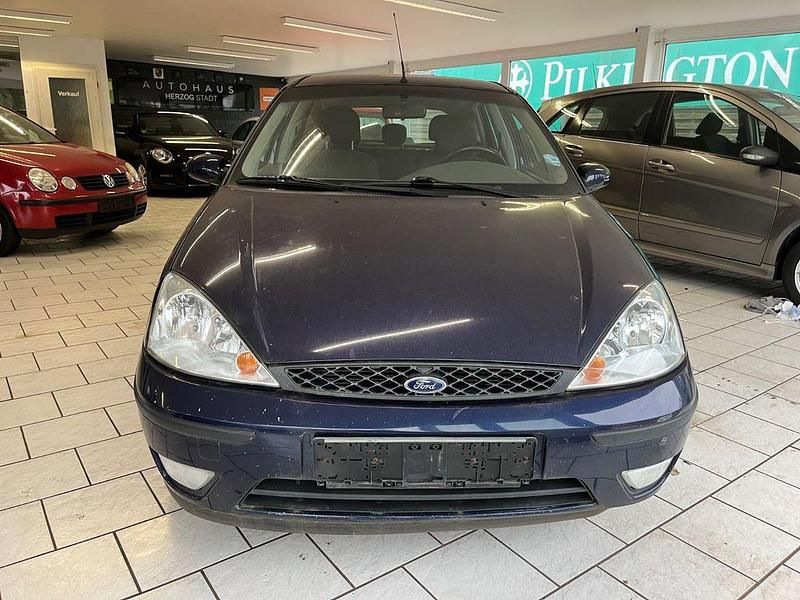 Gebraucht Ford Focus Ambiente 101 PS (74 kW) 2002 Blau Limousine