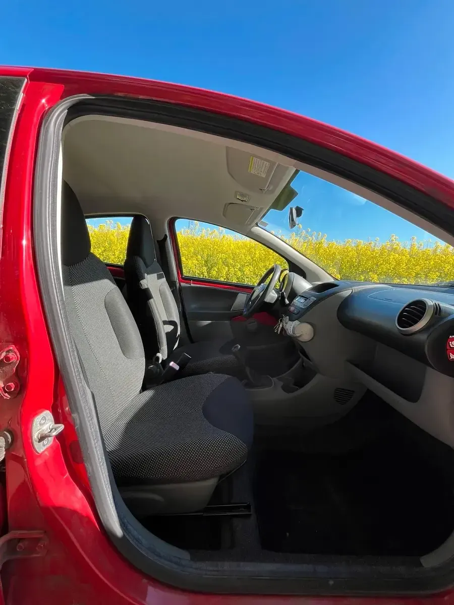 Gebraucht Toyota Aygo 68 PS (50 kW) 2010 Rot Kleinwagen