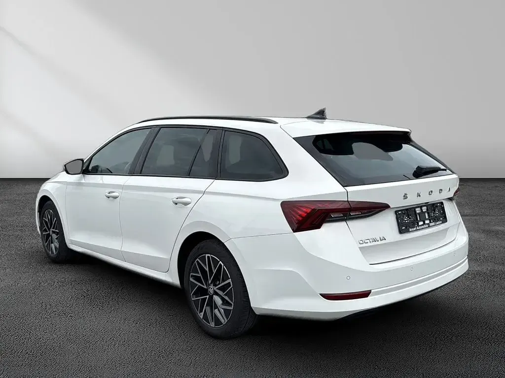 Gebraucht Skoda Octavia Ambition 116 PS (85 kW) 2023 Weiß Kombi