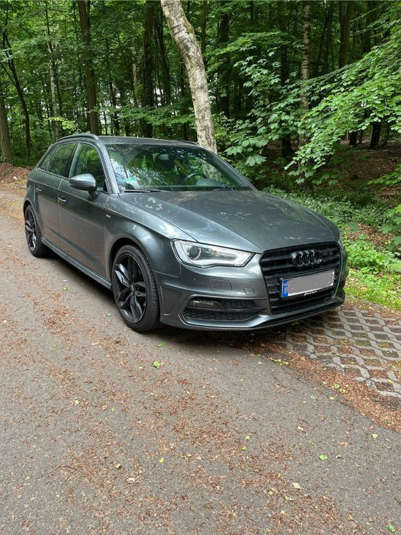 Grau Gebraucht 2014 Audi A3 Sportback S-Line Limousine | 13.000 € (Fairer Preis) - Bild 1/4