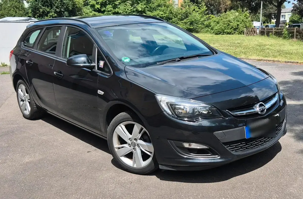 Gebraucht Opel Astra 95 PS (69 kW) 2013 Schwarz Kombi