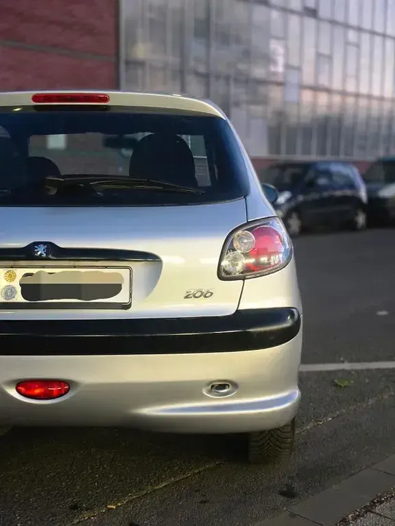 Gebraucht Peugeot 206 88 PS (64 kW) 1999 Silber Kleinwagen