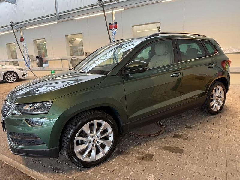 Grün Gebraucht 2019 Skoda Karoq Style SUV | 25.600 € (Fairer Preis) - Bild 1/4