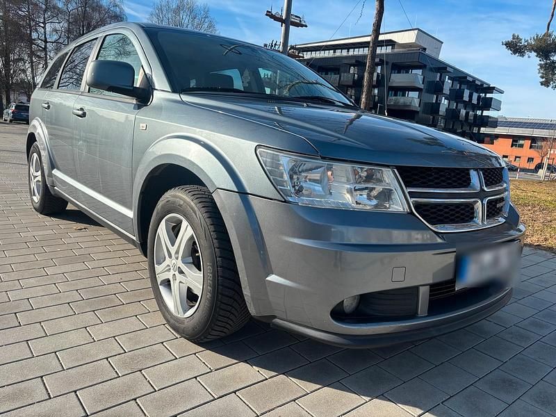 Gebraucht Dodge Journey 170 PS (125 kW) 2009 Grau SUV