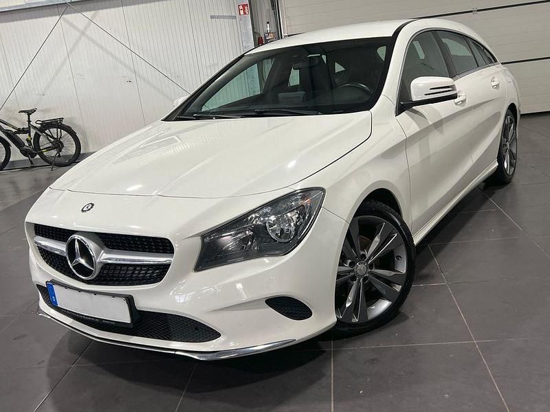 Weiß Gebraucht 2017 Mercedes CLA200 Shooting Brake Kombi | 16.995 € (Guter Preis) - Bild 1/4