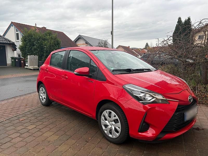 Rot Gebraucht 2020 Toyota Yaris Kleinwagen | 8.600 € - Bild 1/4