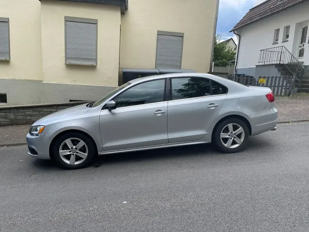 Gebraucht VW Jetta 160 PS (117 kW) 2013 Grau Limousine