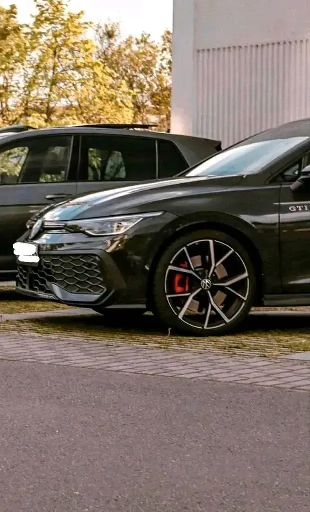 Gebraucht VW Golf VIII GTI 265 PS (194 kW) 2024 Grau Kleinwagen