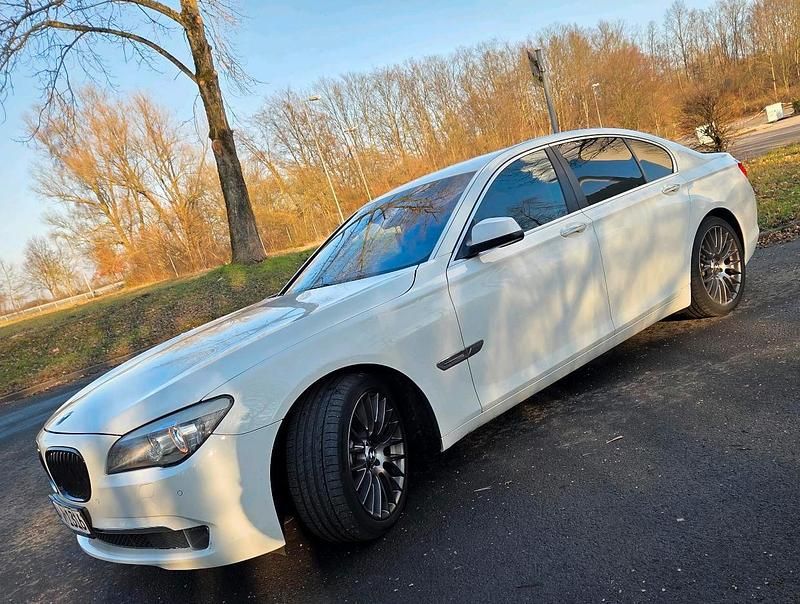 Gebraucht BMW 730 243 PS (178 kW) 2009 Weiß Limousine
