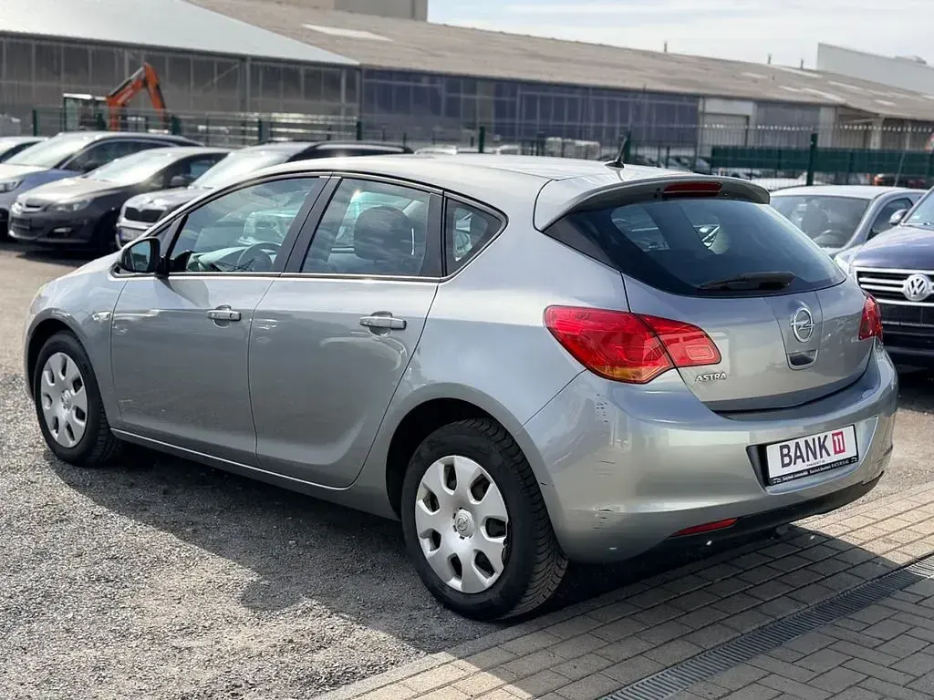 Gebraucht Opel Astra Selection 116 PS (85 kW) 2010 Silber Limousine