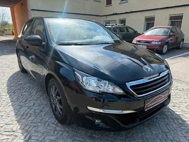Gebraucht Peugeot 308 Active 125 PS (91 kW) 2014 Schwarz Limousine