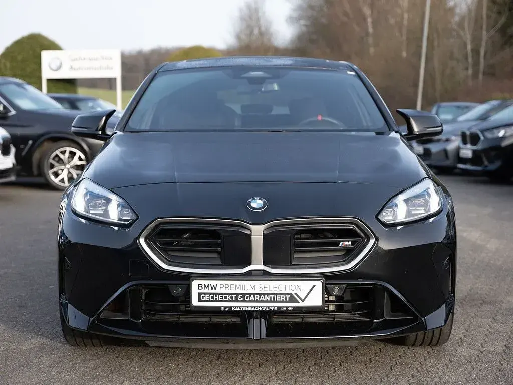 Gebraucht BMW M135 Performance 300 PS (220 kW) 2025 Schwarz Kleinwagen