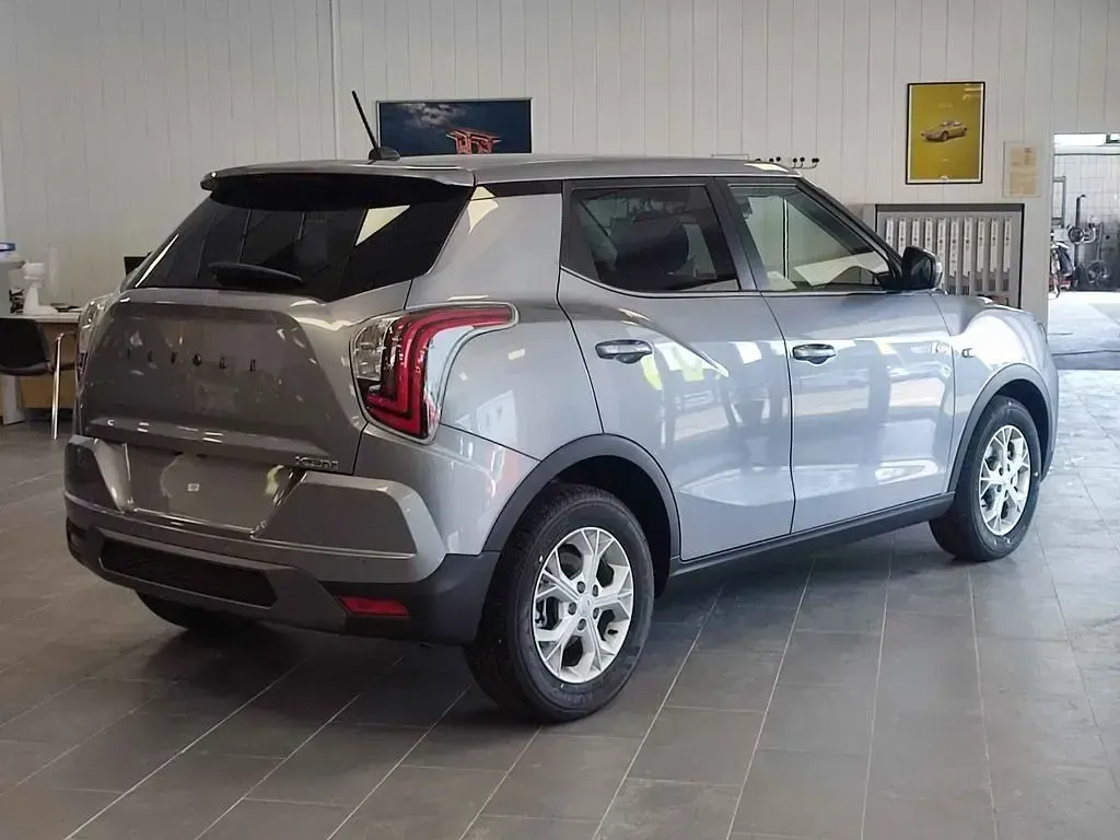 Neu KGM Tivoli 163 PS (119 kW) 2026 Silber SUV