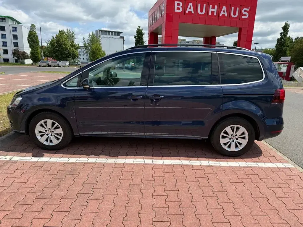 Gebraucht VW Sharan Comfortline 150 PS (110 kW) 2017 Blau Van / Kleinbus