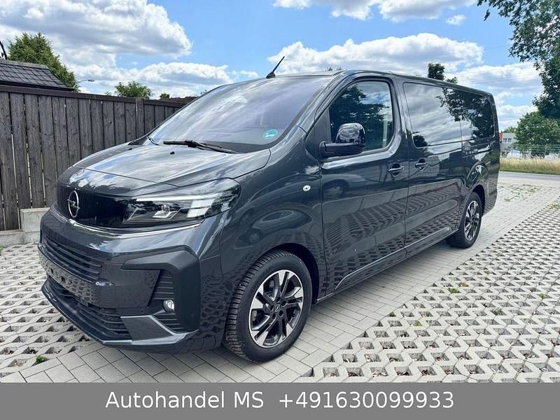Grau Gebraucht 2024 Opel Zafira Life Van / Kleinbus | 35.500 € (Guter Preis) - Bild 1/4