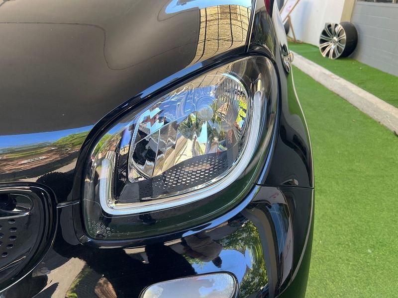 Gebraucht Smart ForFour Basis 90 PS (66 kW) 2017 Schwarz/rot Kleinwagen